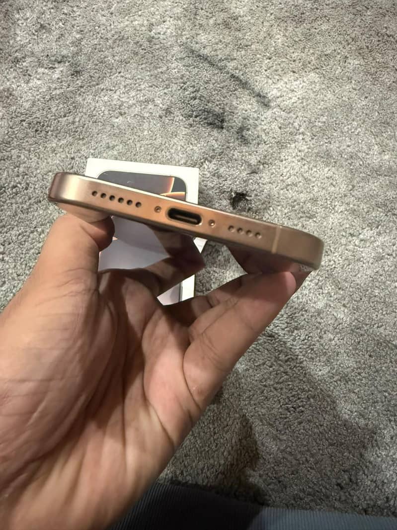 Apple iPhone 16 Pro Max 3