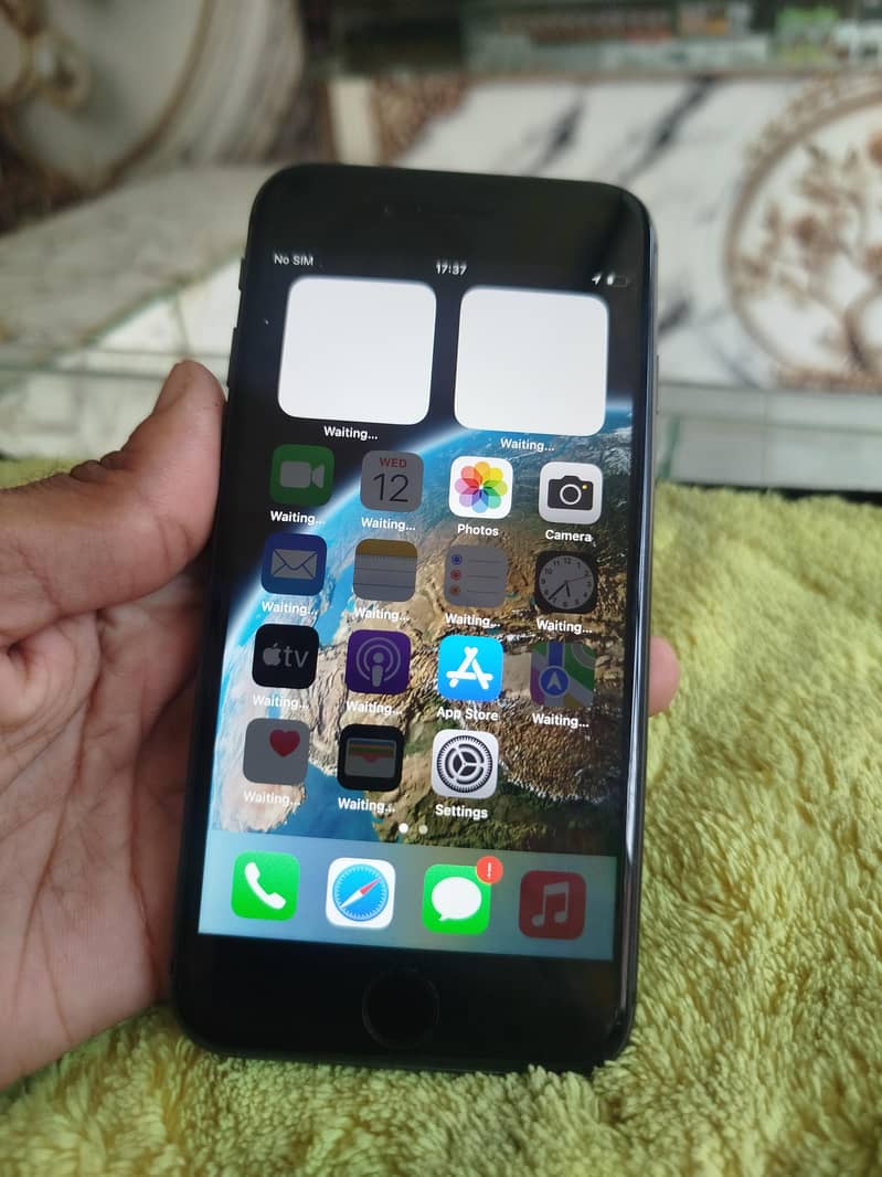 Apple iPhone 8 1