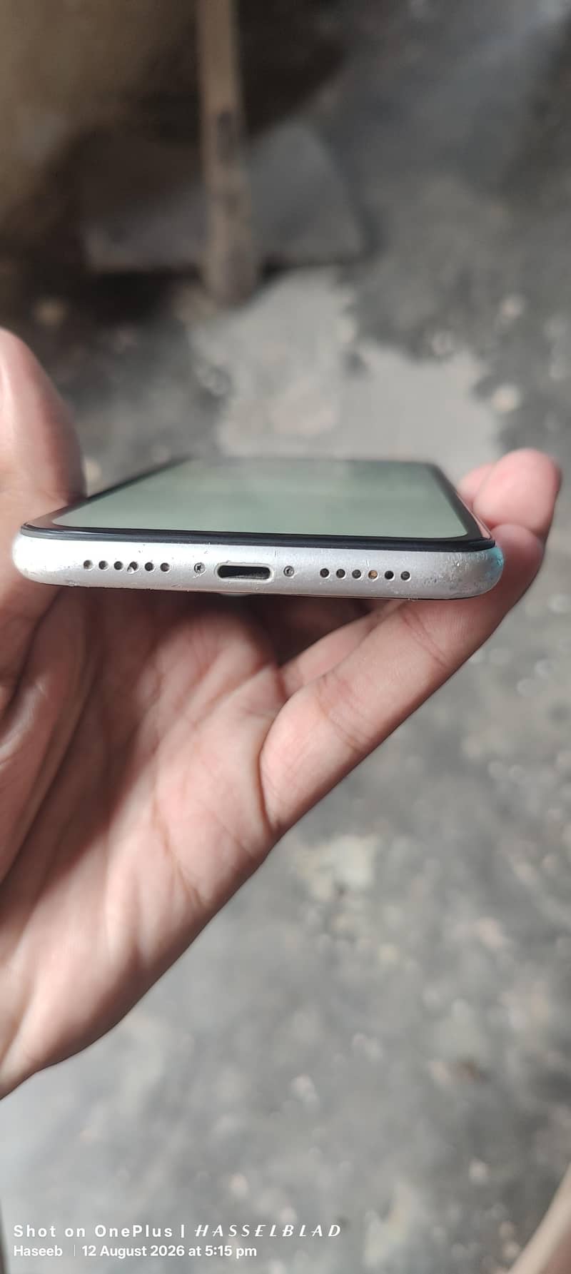 Apple iPhone 11 4