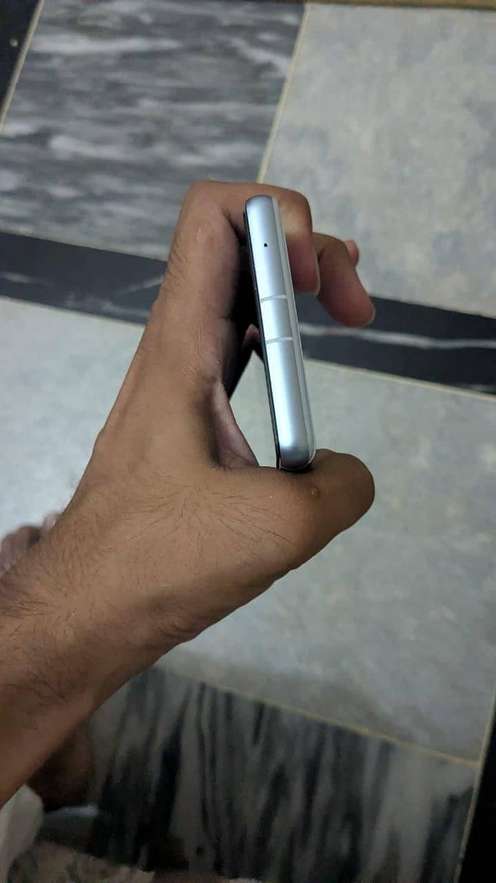 Google Pixel 7 4