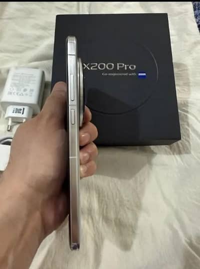 Vivo x200 Pro mobile 16/512/gb official PTA warranty mein