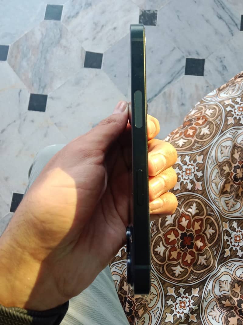 Apple iPhone 13 1