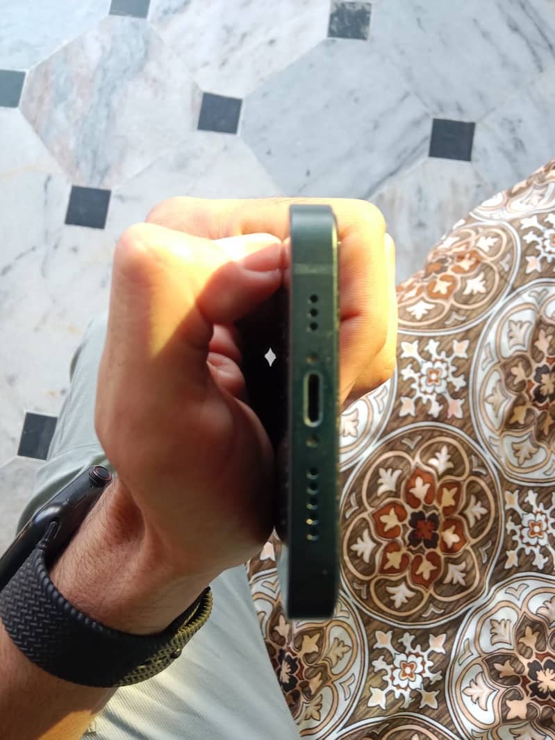 Apple iPhone 13 3