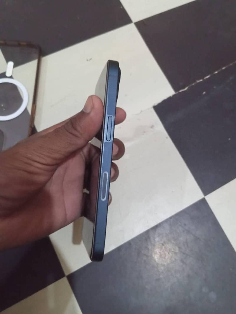 Apple iPhone 13 4