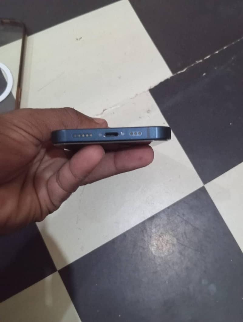 Apple iPhone 13 7