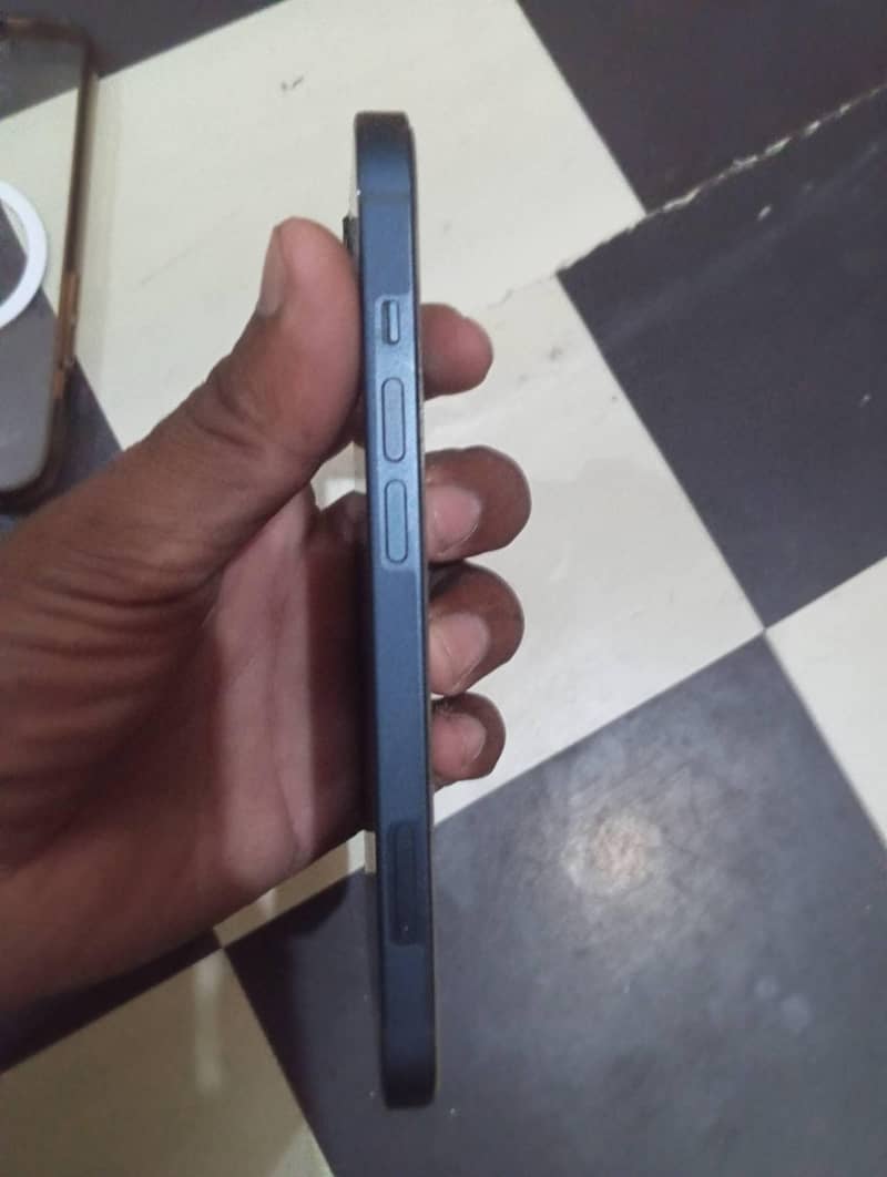 Apple iPhone 13 8