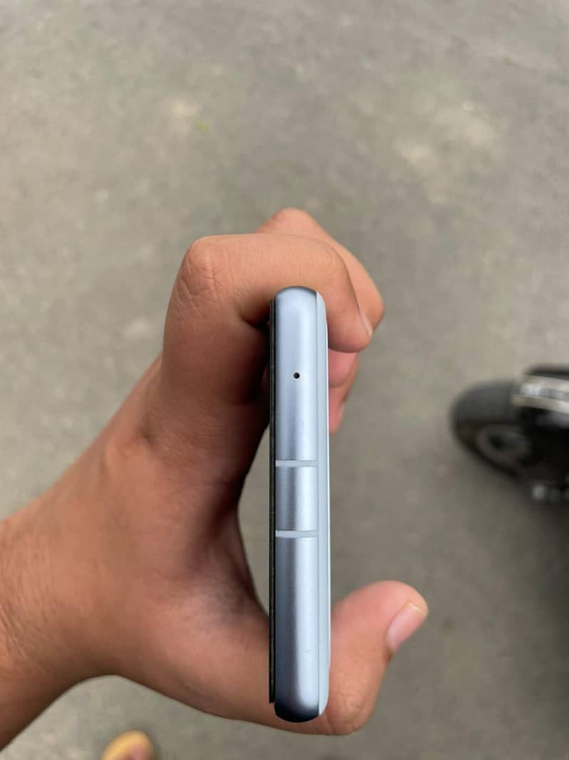 Google Pixel 7a 5