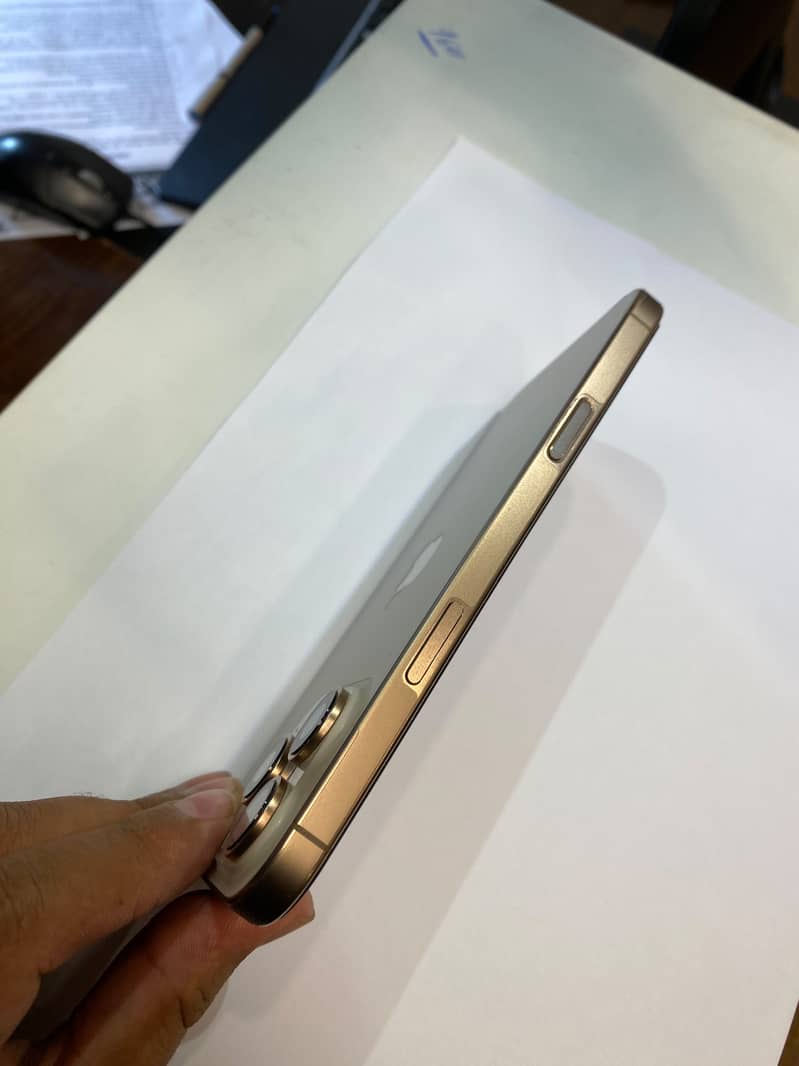 Apple iPhone 16 Pro Max 3