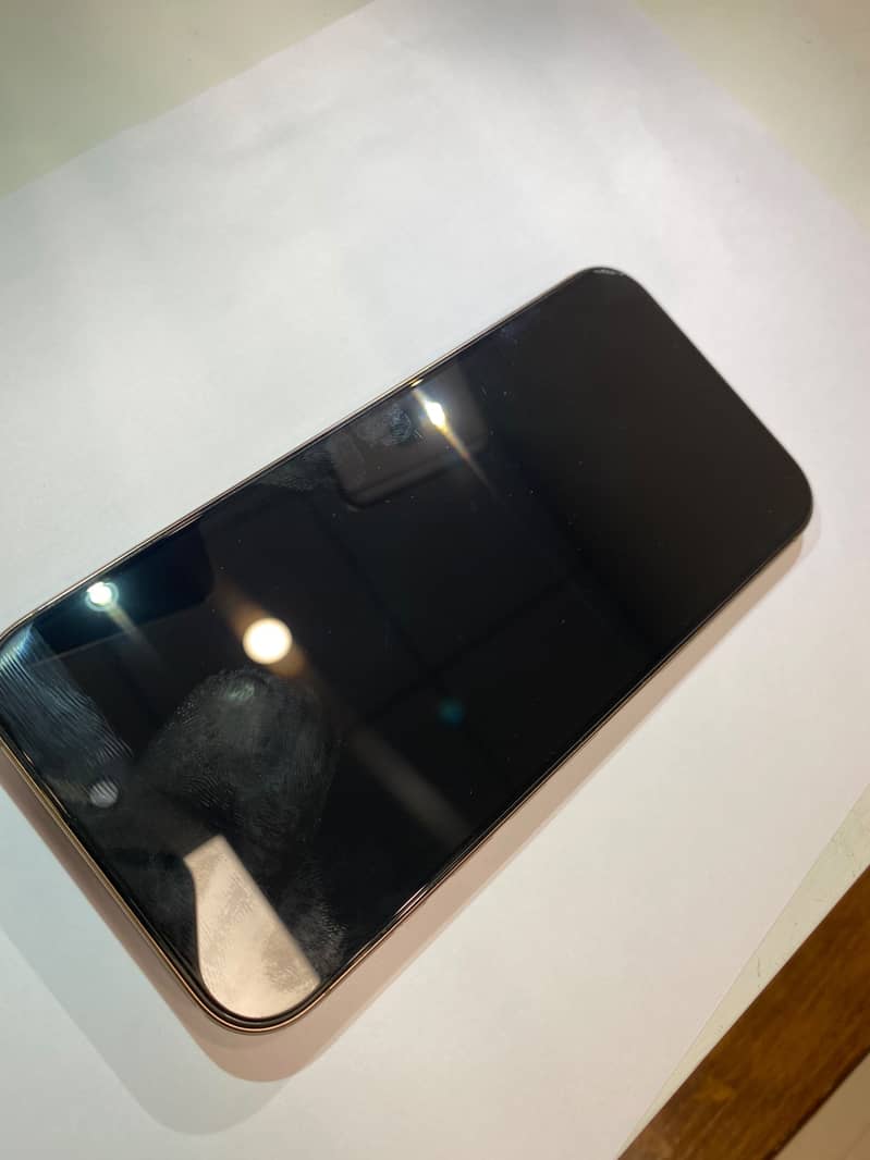 Apple iPhone 16 Pro Max 4