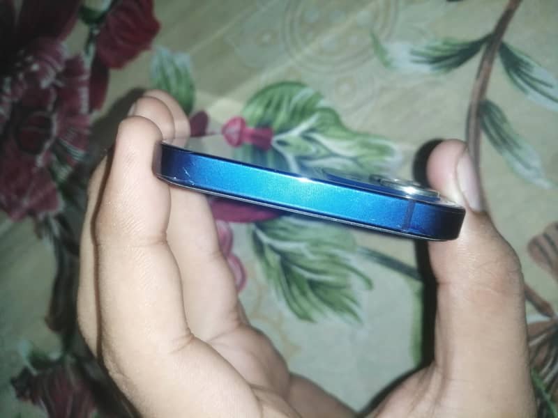 Apple iPhone 12 2