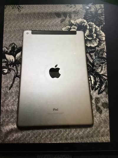 Apple iPad 5 th generation 10/9 condition with box 128 gb
