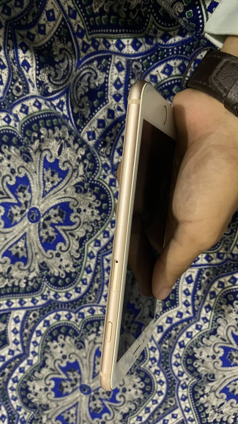 Apple iPhone 8 Plus 1