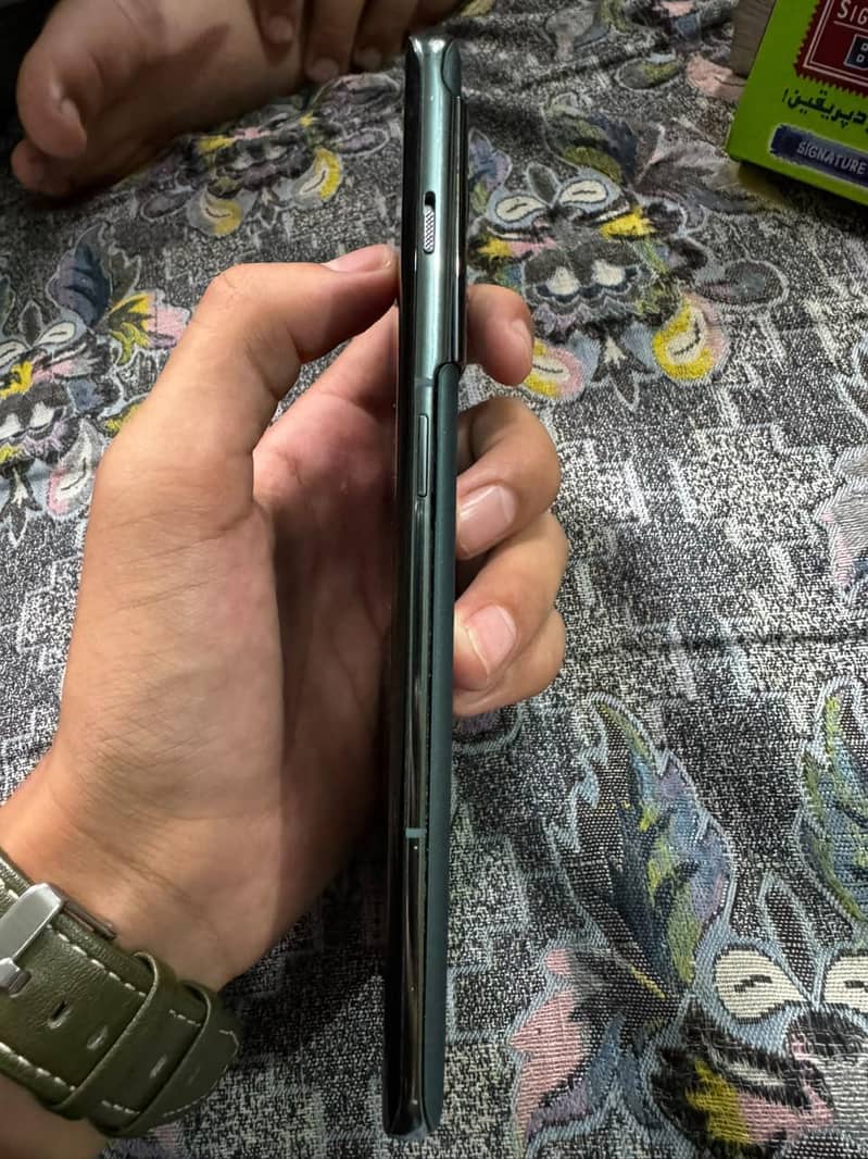 One Plus 10 Pro 4