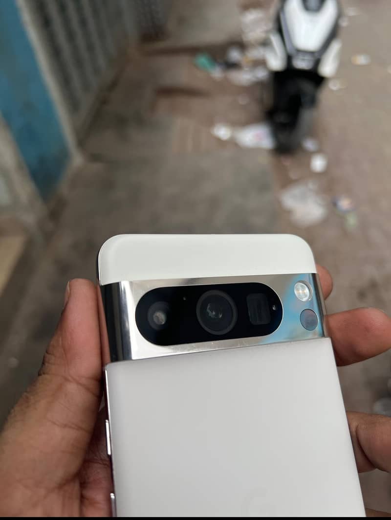 Google Pixel 8 Pro 2