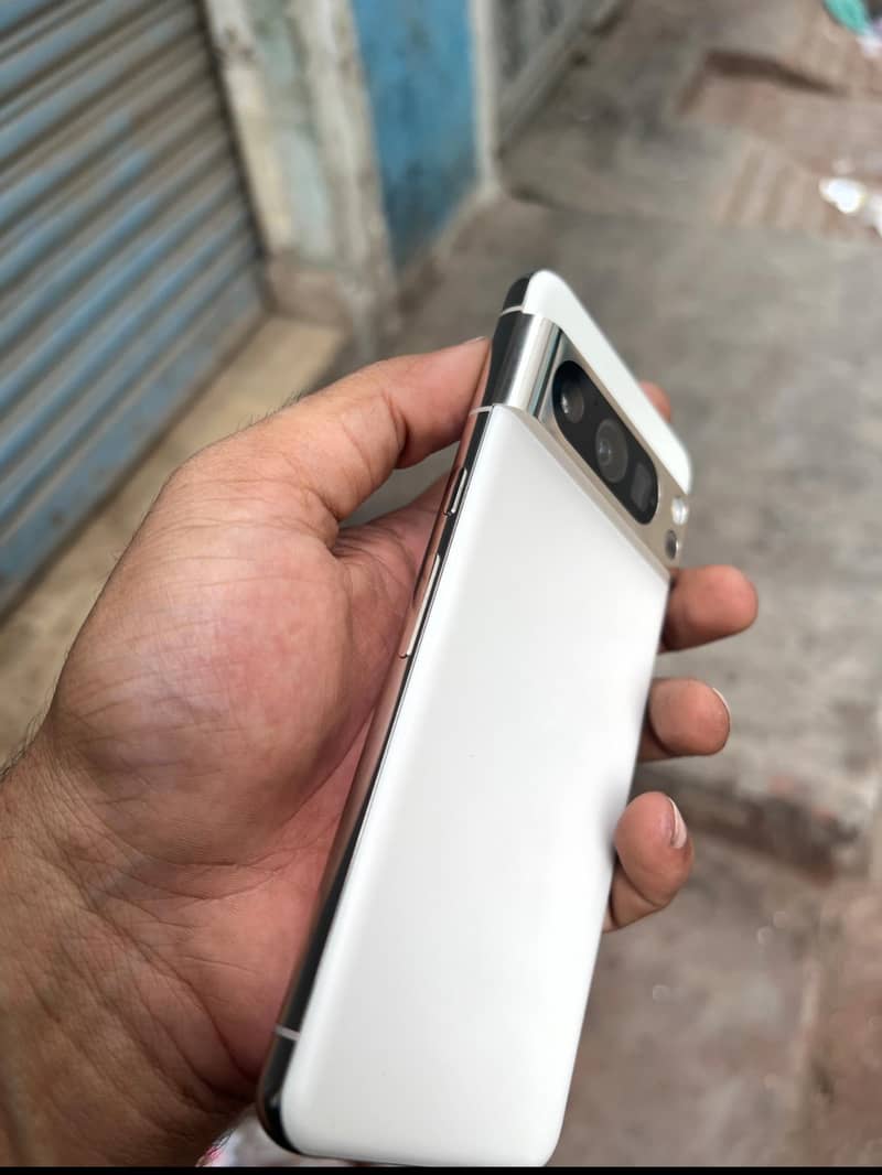 Google Pixel 8 Pro 4