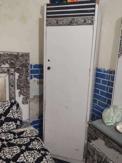 wardrobe/ Almari/ Safe