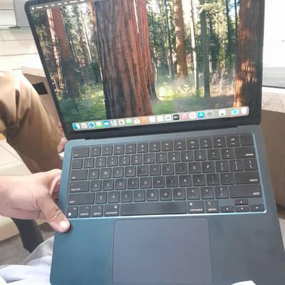 Macbook M3 Air 13.6 inches 2024