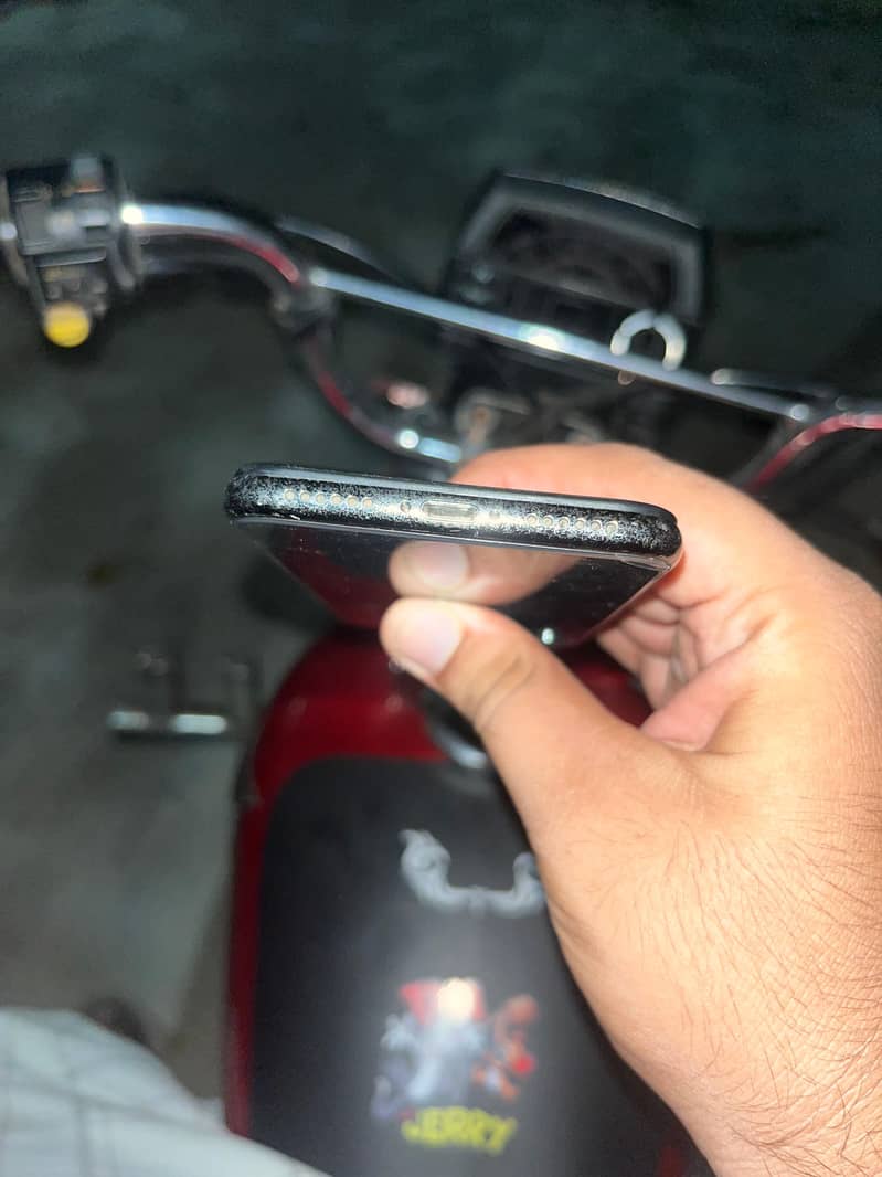 Apple iPhone X 4