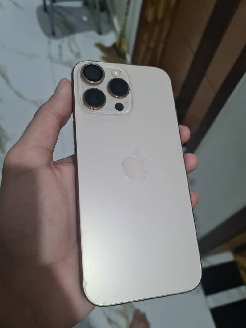 Apple iPhone 16 Pro Max 3
