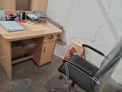 office Furniture for sale / Furniture table chair etc for sale