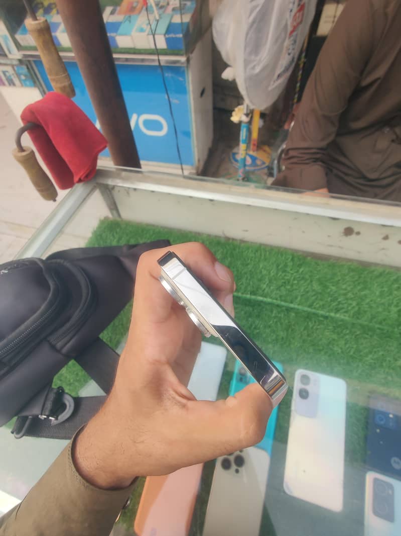 Apple iPhone 13 Pro 1