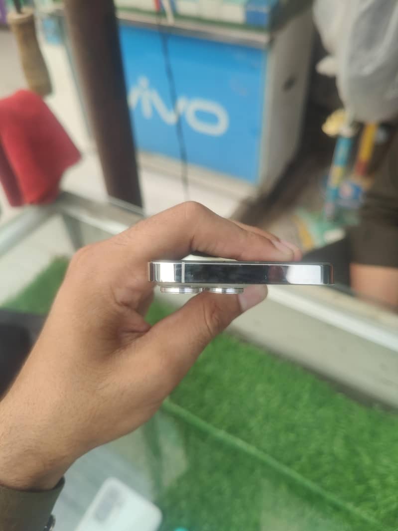 Apple iPhone 13 Pro 2