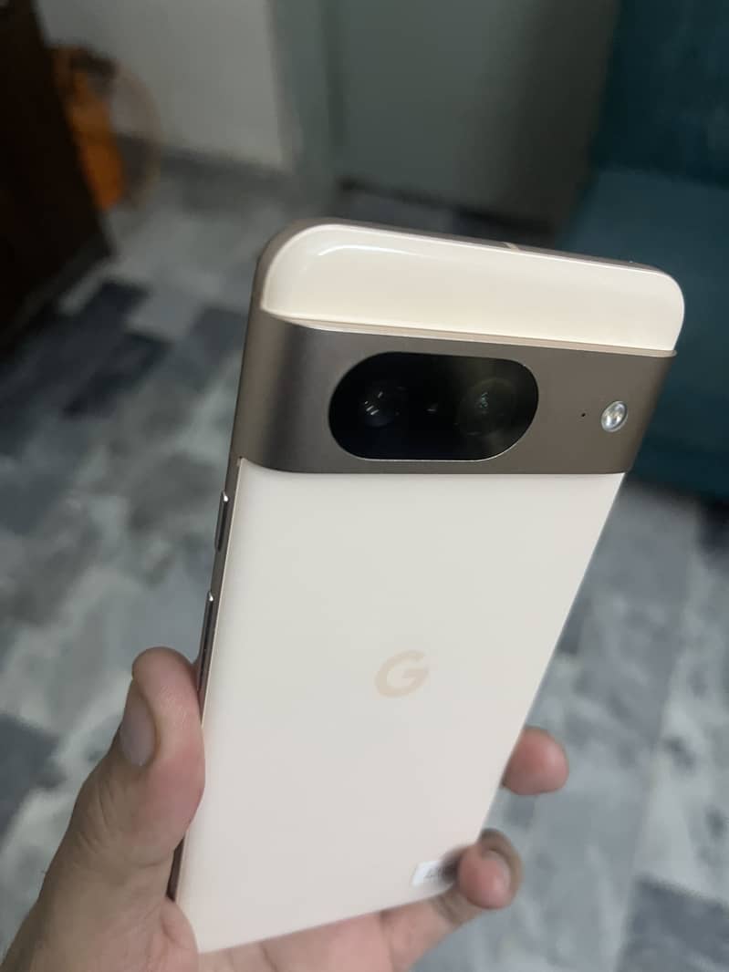 Google Pixel 8 4