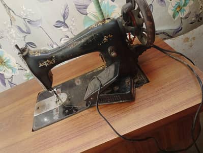 sewing machine with wooden table and cover.  03162423125 call and wha