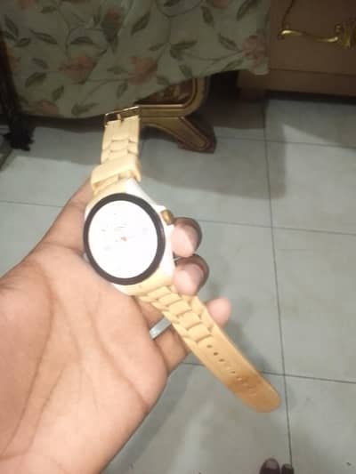 watch bohat achi ha or is ka bas cell dalna ha bas baki ok ha