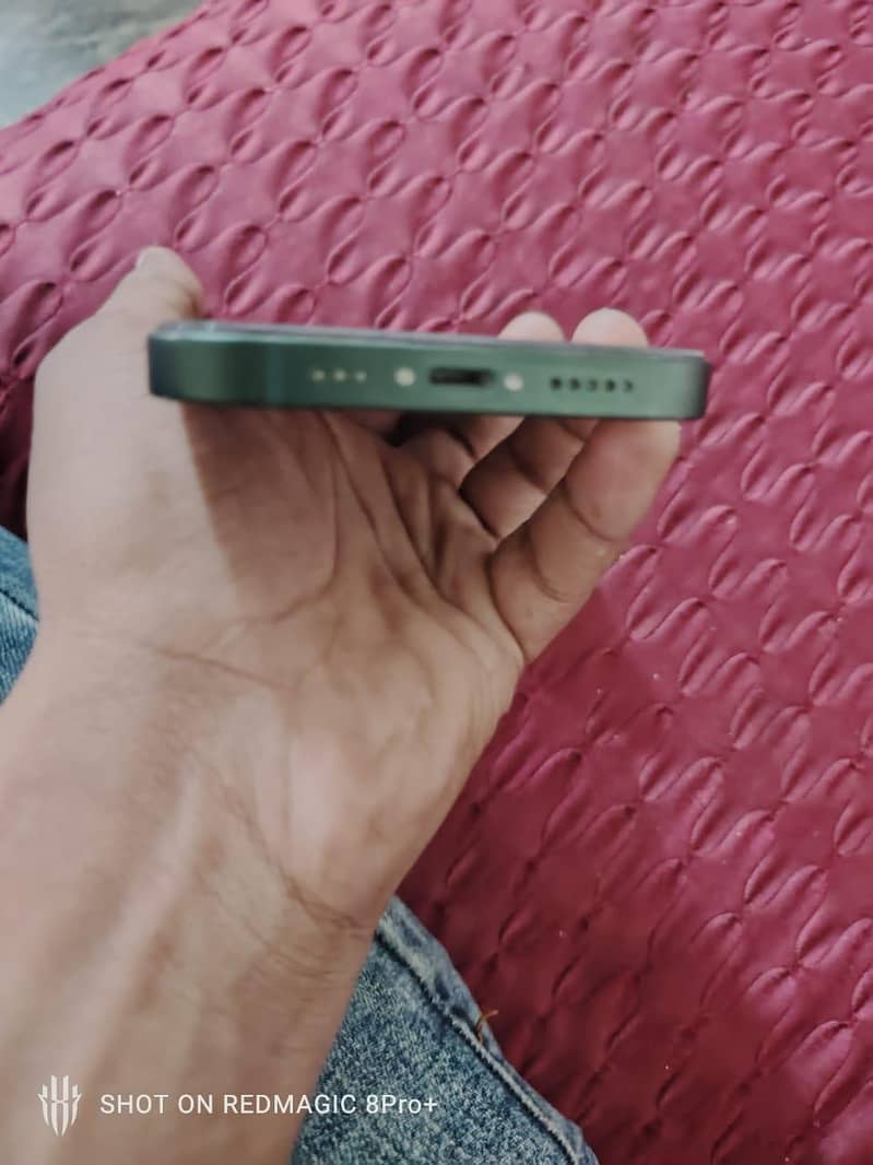 Apple iPhone 13 2
