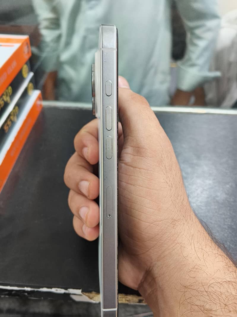 Apple iPhone 16 Pro Max 3