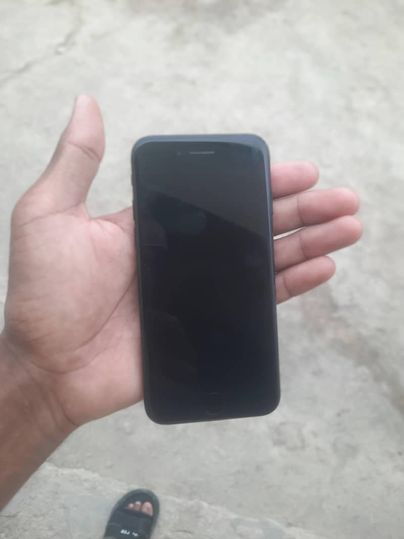 Apple iPhone 7 1