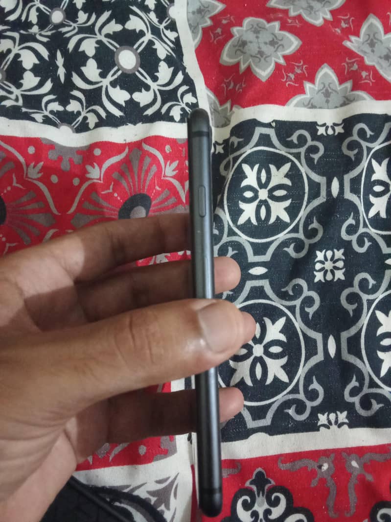Apple iPhone 8 3