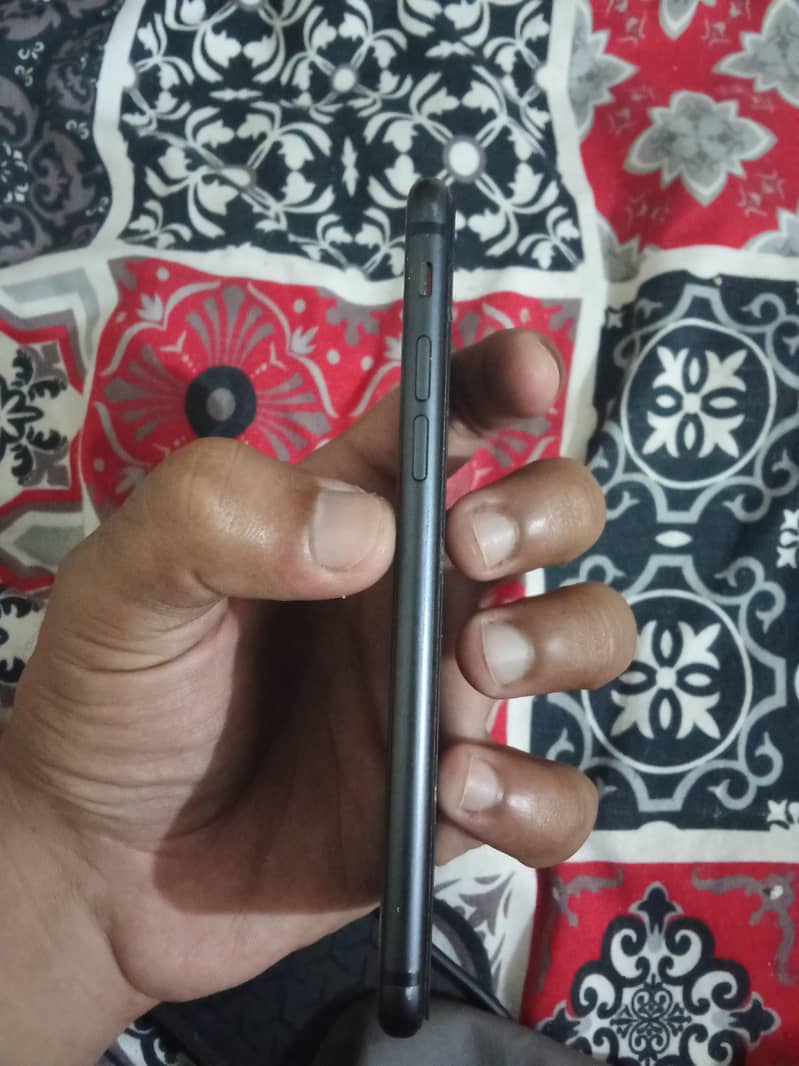 Apple iPhone 8 4