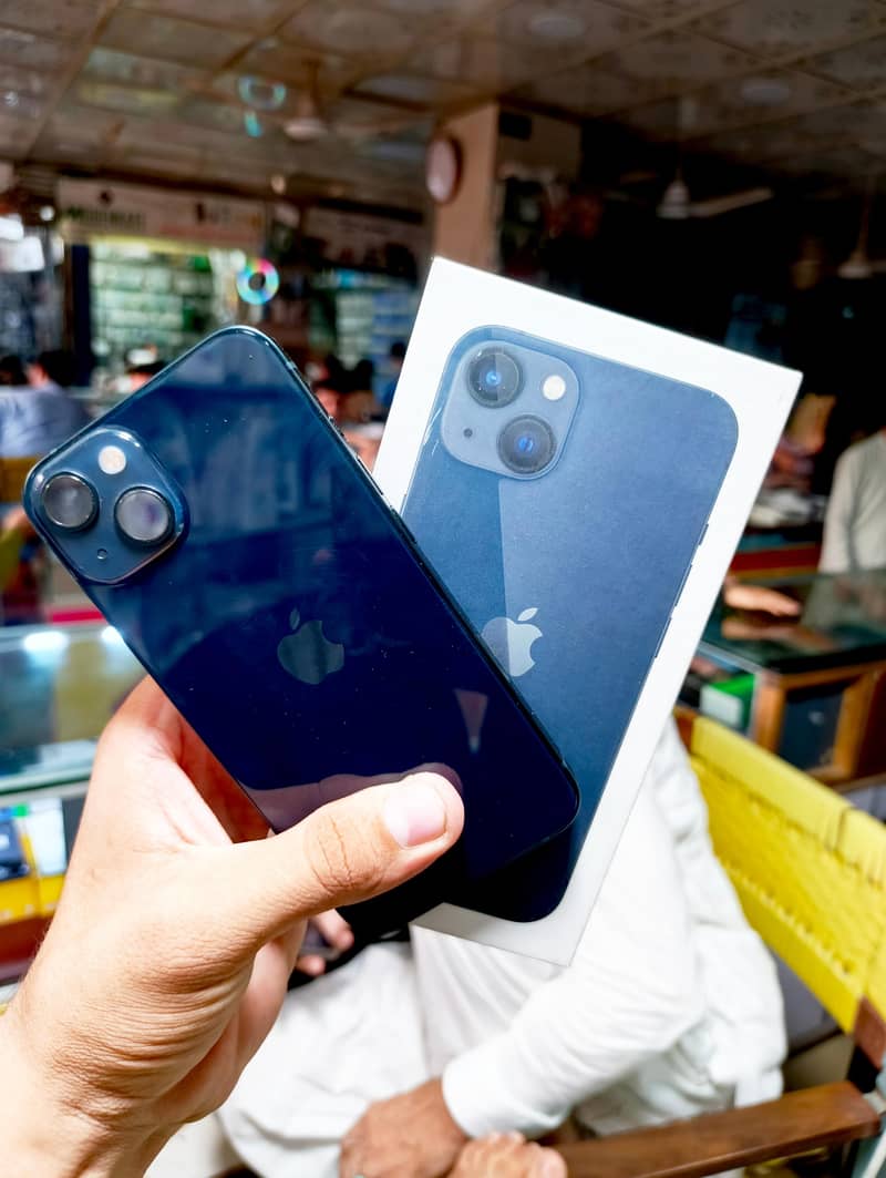 Apple iPhone 13 0