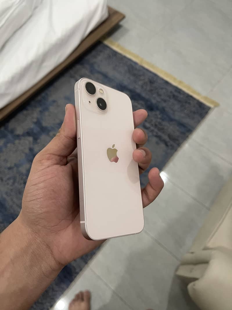 Apple iPhone 13 4
