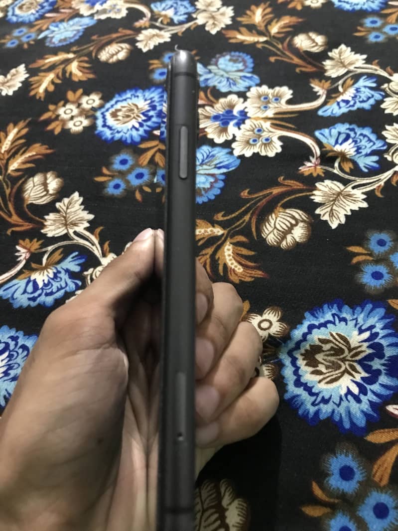Apple iPhone 11 4