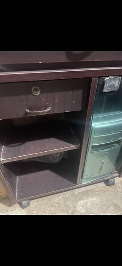 wooden computer table good condition