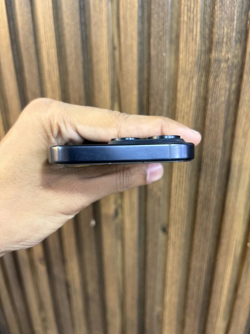 Apple iPhone 15 Pro 4