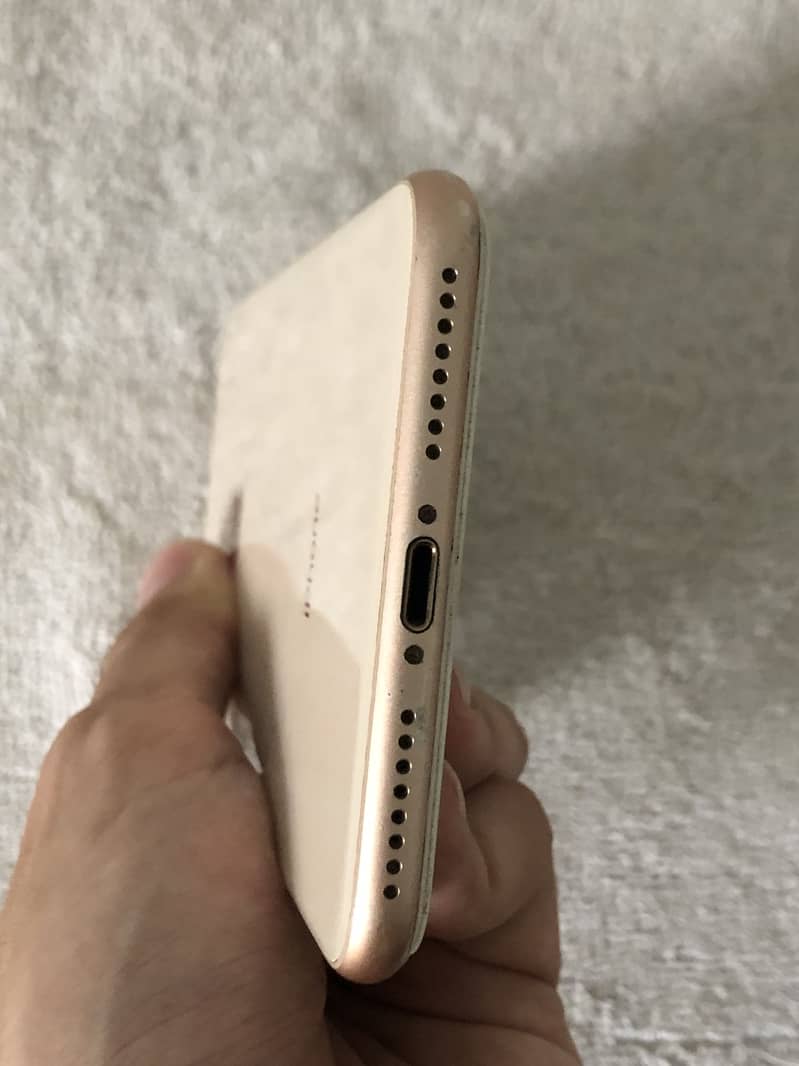 Apple iPhone 8 Plus 3