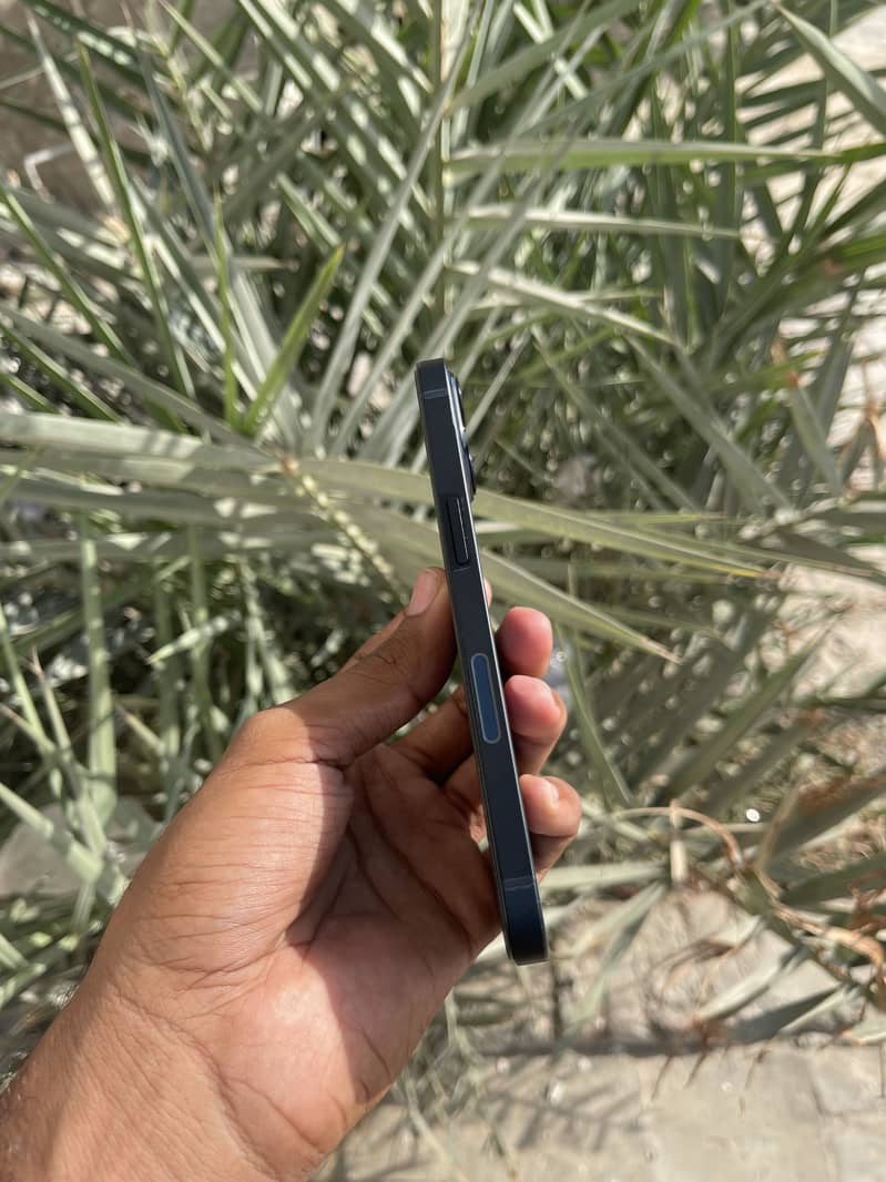 Apple iPhone 13 1