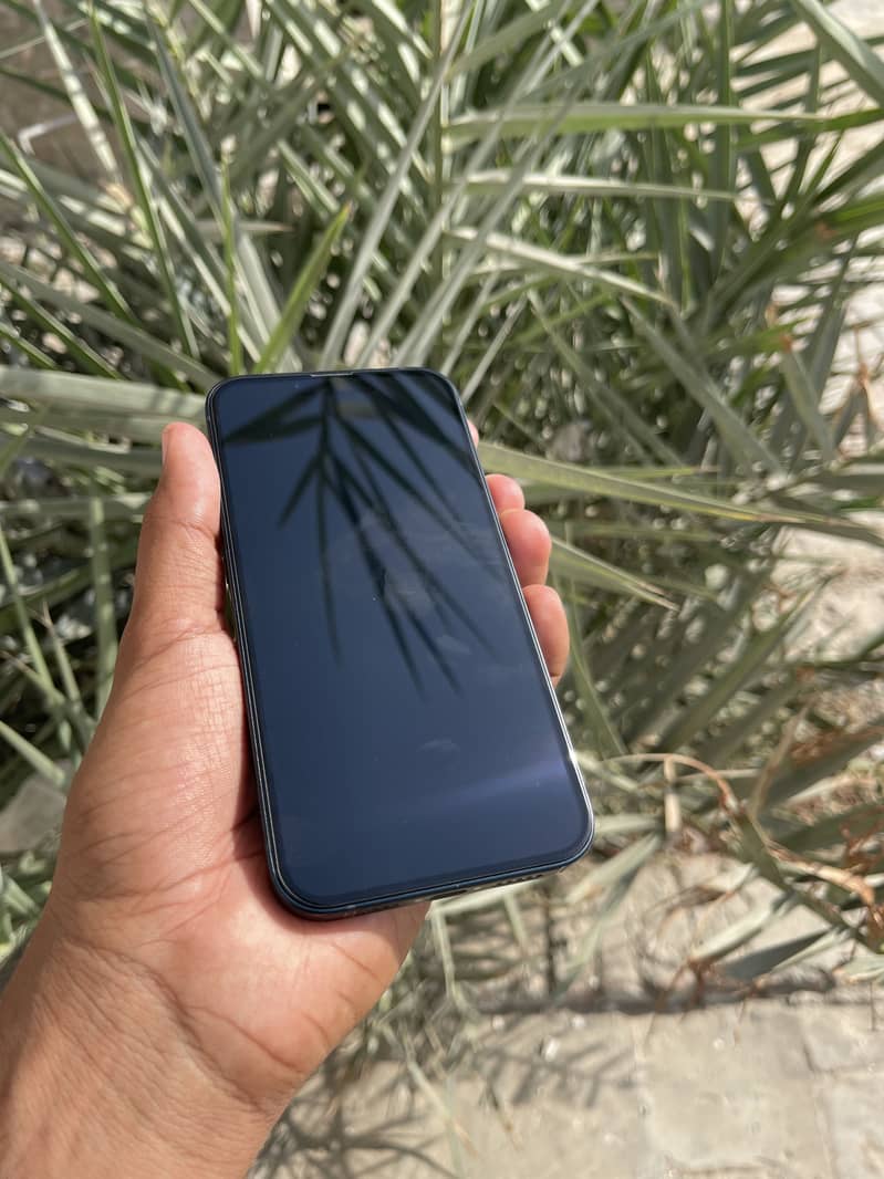 Apple iPhone 13 5