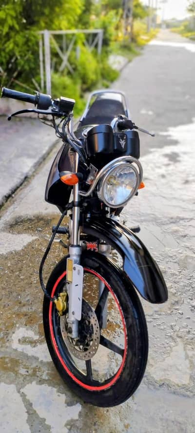 one hand use bike