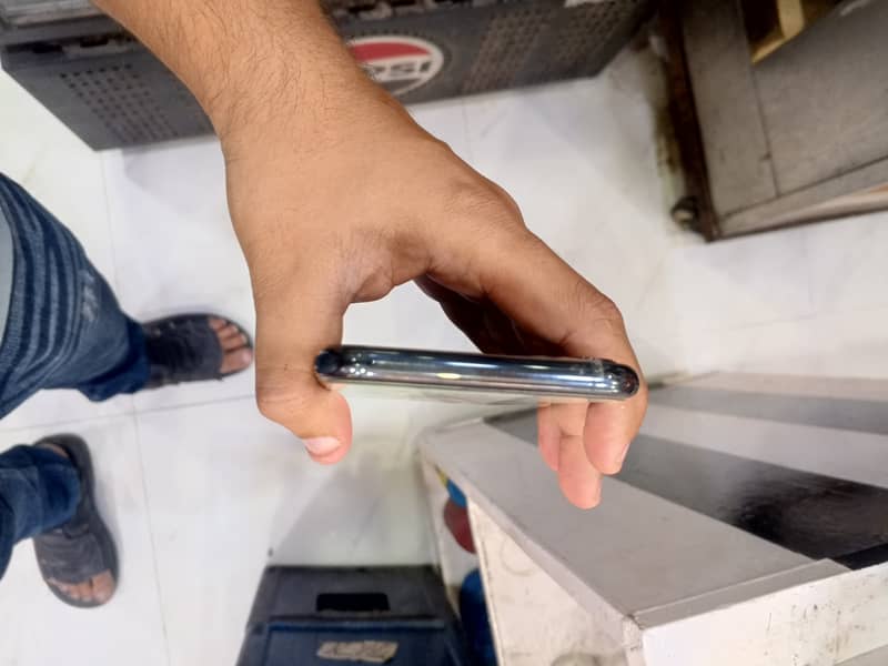 iPhone 11 Pro Max 4