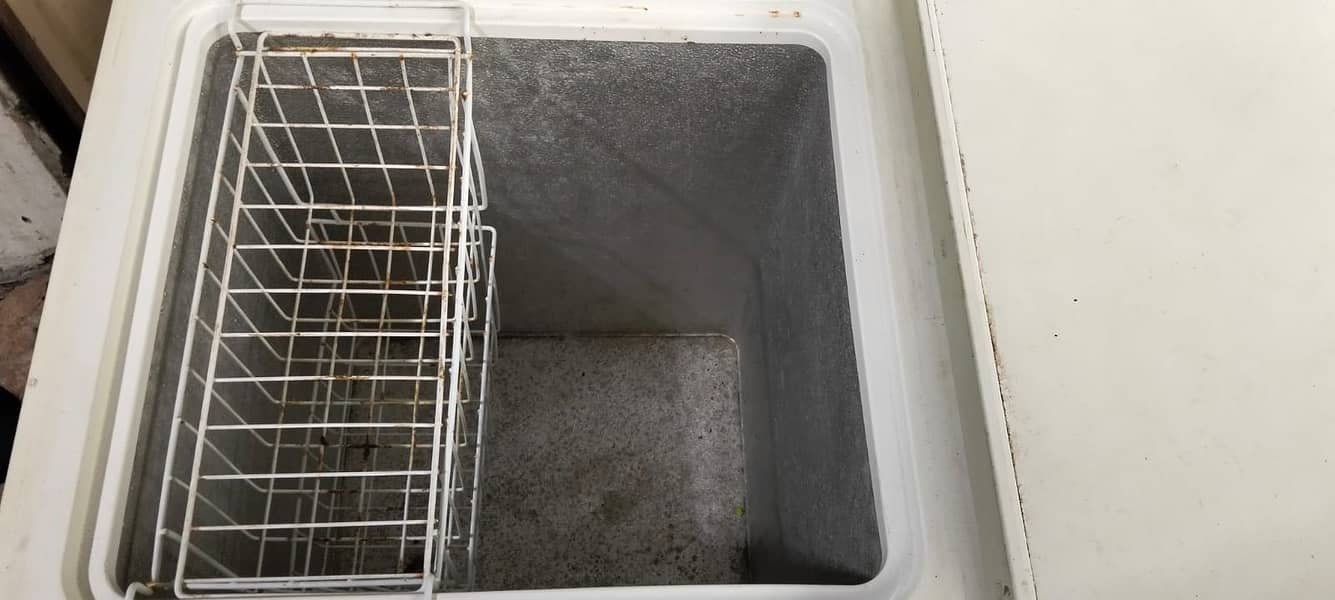 Dawlance deep freezer 2