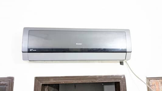 Gree split 1 Ton