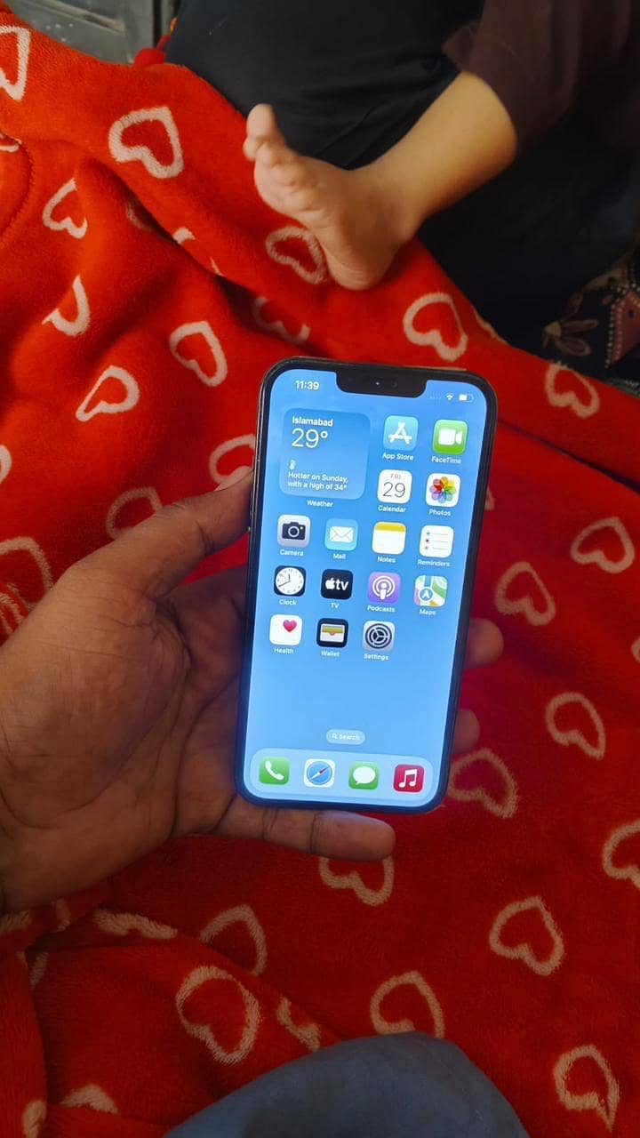 Apple iPhone 13 7