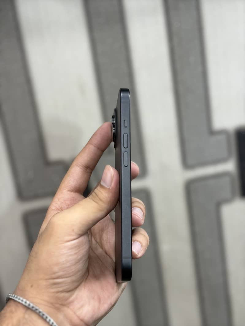 Apple iPhone 15 2