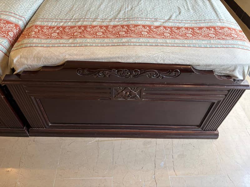 single beds with one side table 3