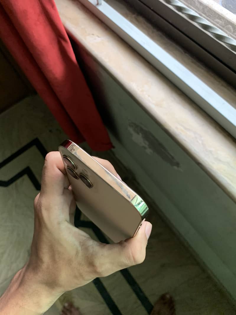 Apple iPhone 12 Pro Max 4